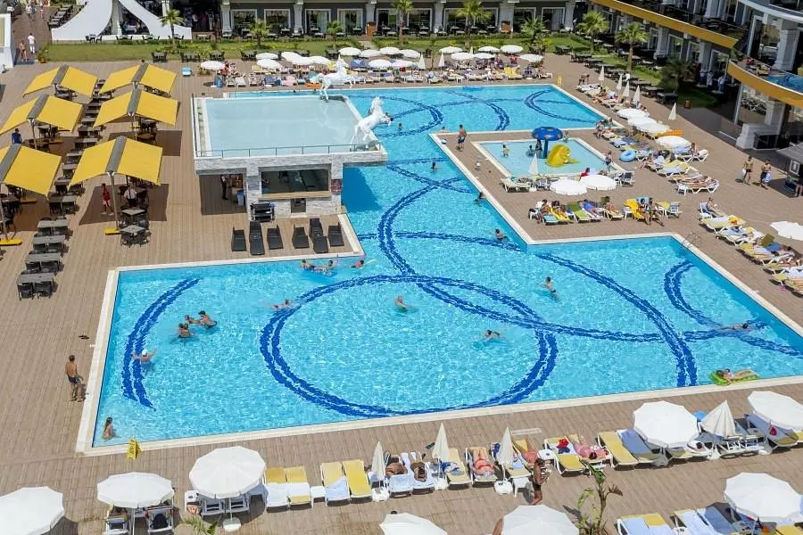 استخر SENZA THE INN RESORT